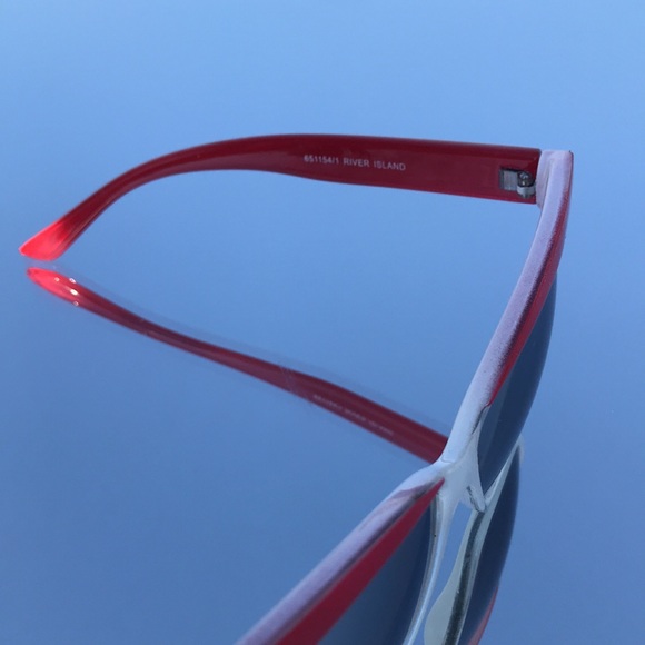 Sunglasses - Picture 4 of 5